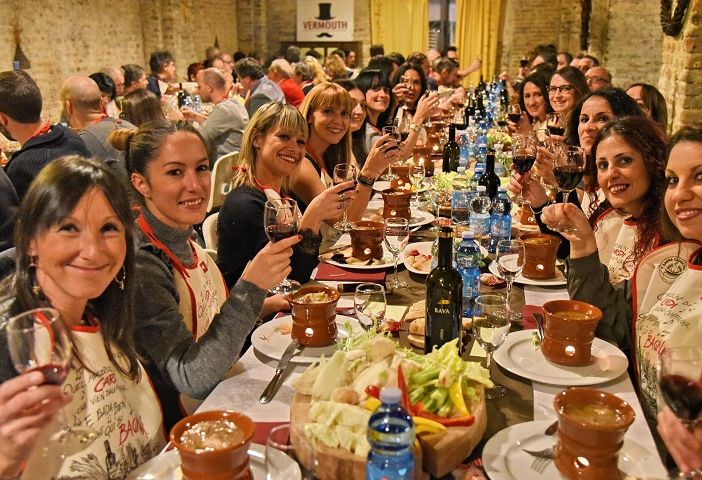 Si stanno per accendere i fujot: ecco tutto quello che c'è da sapere sul Bagna Cauda Day 2024