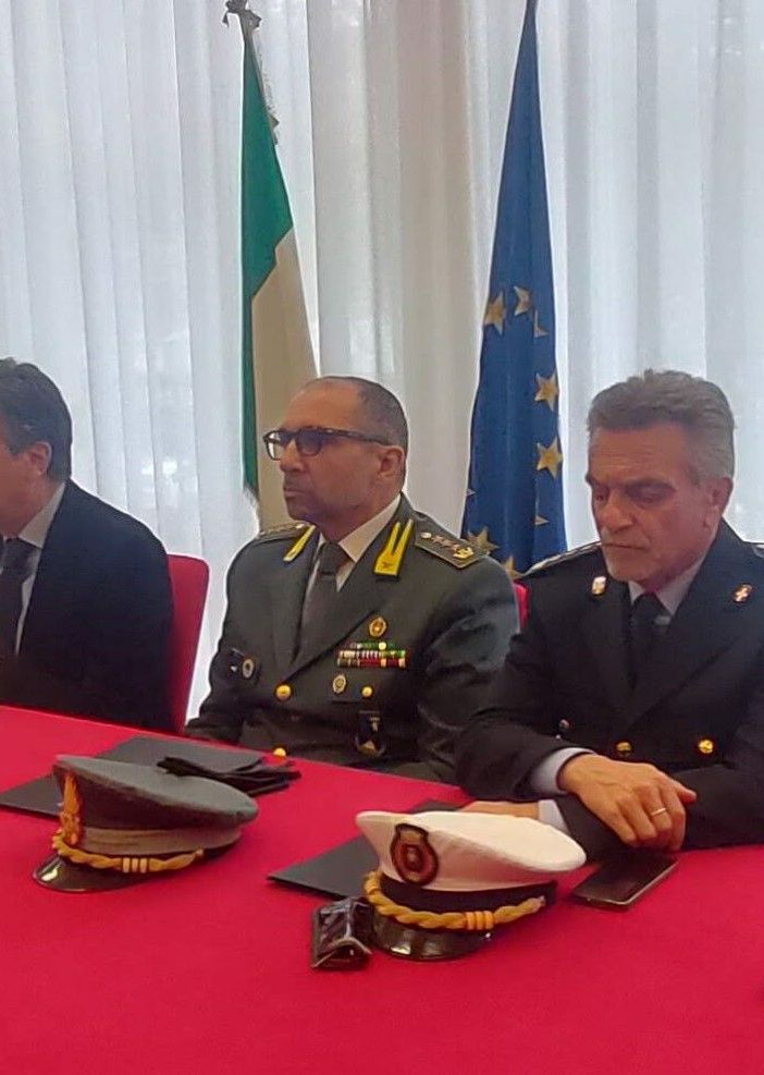 Il prefetto Ventrice, accanto a lui il questore Marina Di Donato e il comandante della Guardia di Finanza Antonio Garaglio