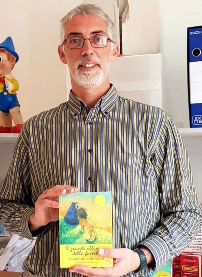 “Il grande abbraccio della foresta”: Corrado Brignolo presenta ad Asti il suo nuovo libro [VIDEO]