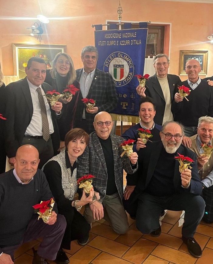 Il gruppo di partecipanti alla cena degli auguri