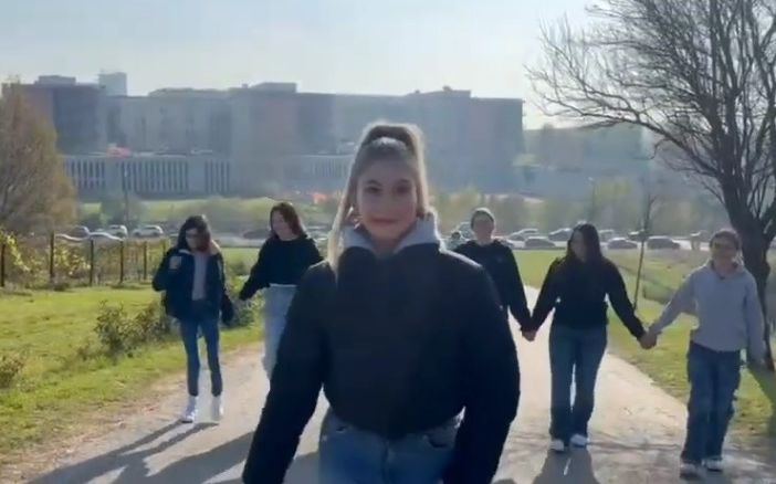 Un frame tratto dal video