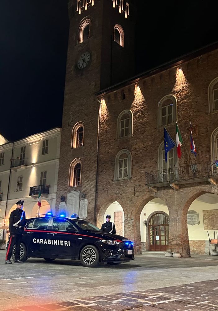 Lanciavano petardi tra i passanti e all'interno di locali pubblici, identificati dai Carabinieri
