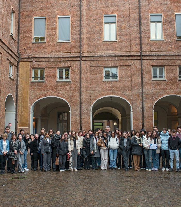 Il Gruppo del tè con Anna Macchia e Delfina Noto (al centro)