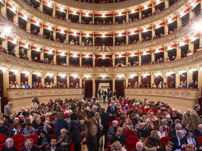 Asti d'Appello guarda già al 2025 e mette a disposizione il libro di Massimo Cotto: i proventi andranno in beneficenza