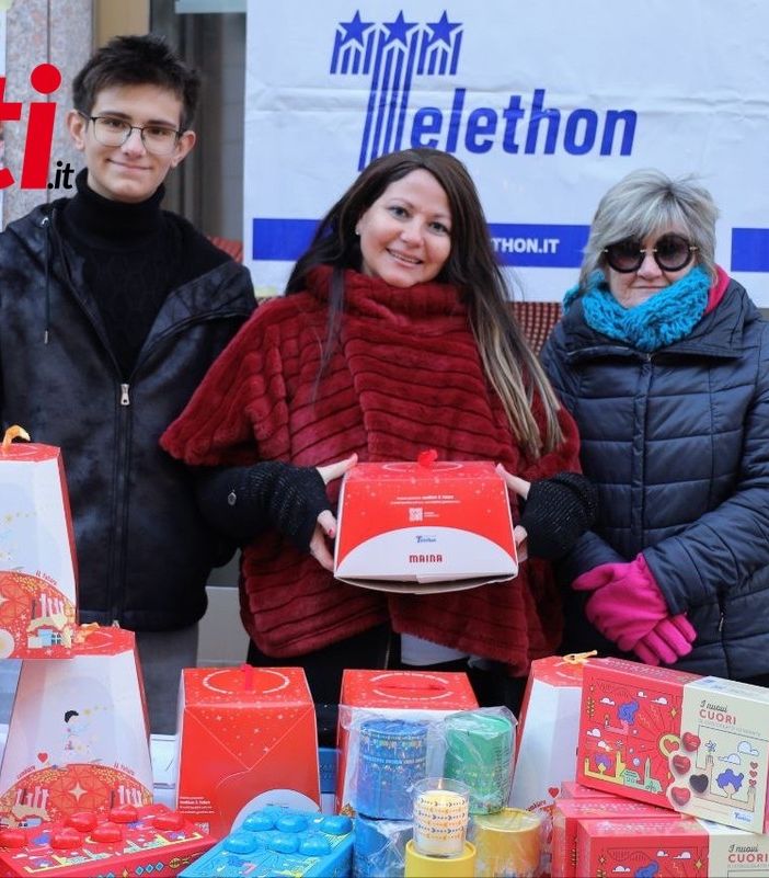 Immagine del banchetto di Corso Alfieri di Efrem Zanchettin (MerfePhoto)