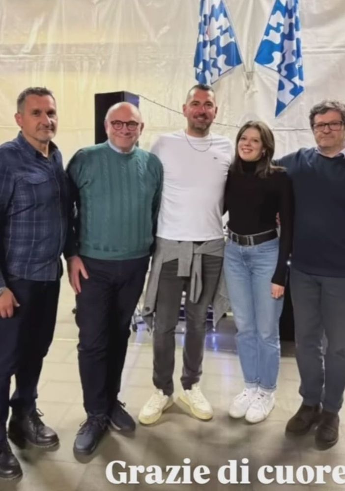 La foto-ringraziamento postata dalla famiglia