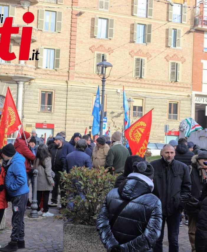 Varie immagini della manifestazione di protesta dei metalmeccanici (Ph. Merfephoto - Efrem Zanchettin)