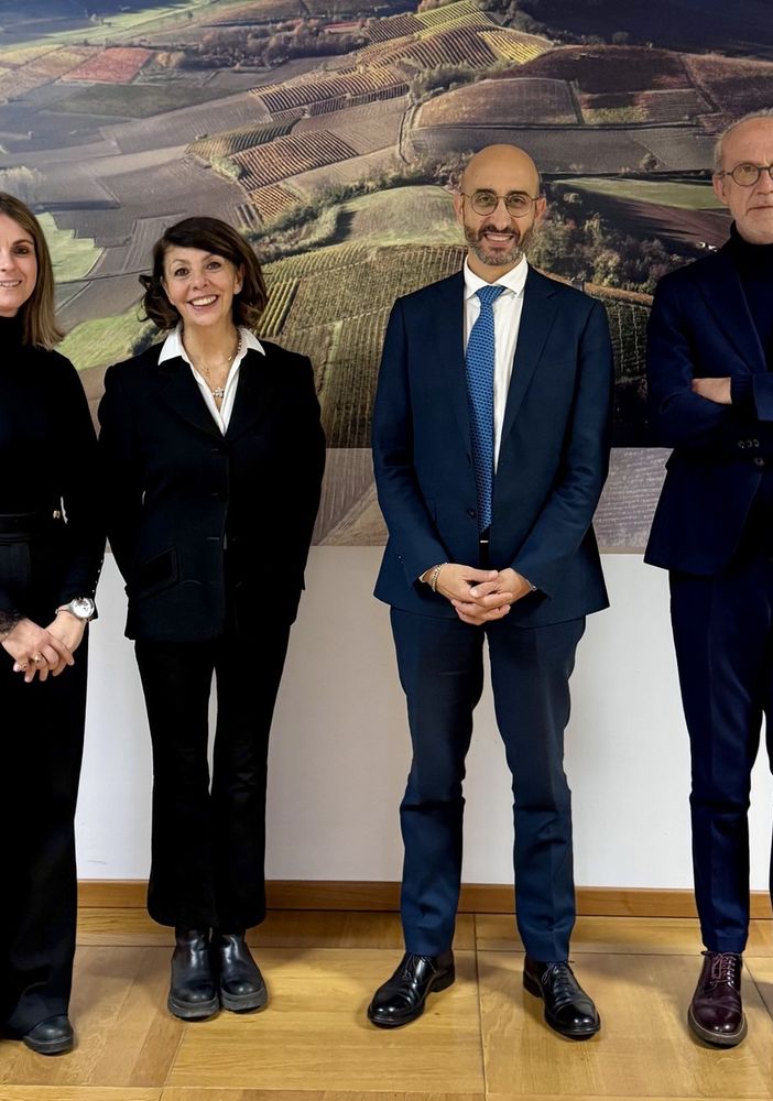 In foto il direttore generale Giovanni Gorgoni con i rappresentanti della Fondazione Astigiana per la Salute del Territorio: Luisa Amalberto, Federica Quinto, Vincenzo Sorisio