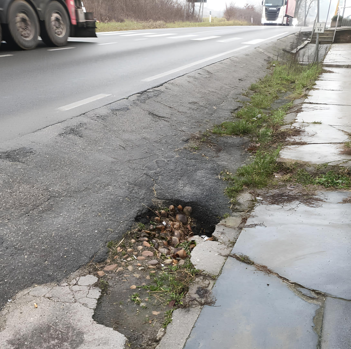 Disagi alla viabilità al Palucco e dintorni: tra buche, incidenti e promesse disattese
