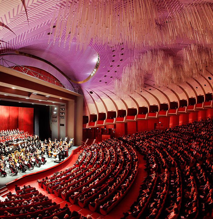 Dietro le quinte dell’opera: i segreti di scene e costumi al Teatro Regio di Torino