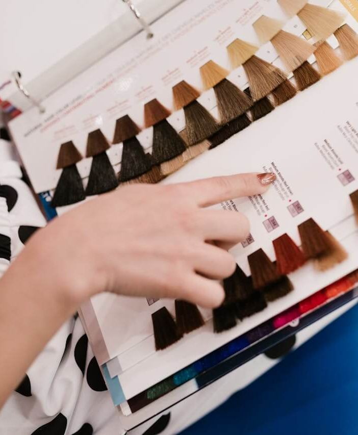 Tinte professionali: la soluzione ideale per una copertura uniforme dei capelli bianchi