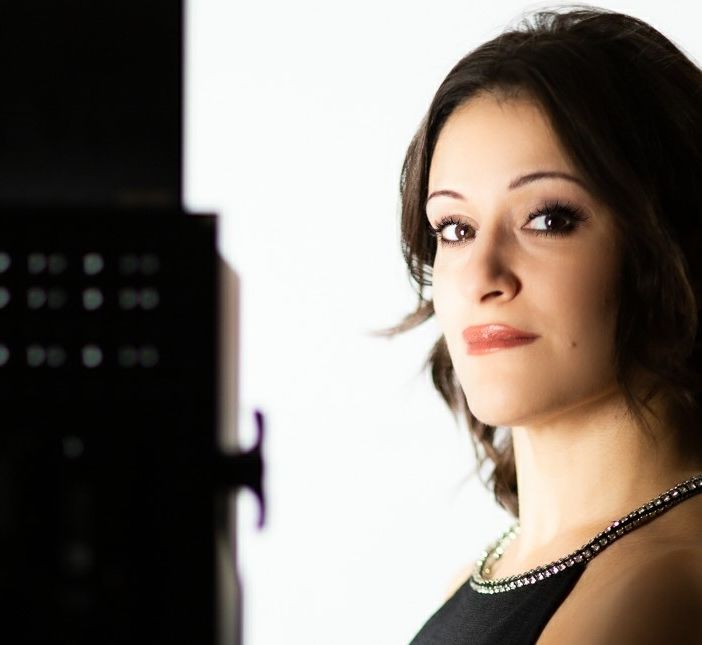 Debora Scalzo: da Asti a Hollywood, il cinema che rompe il silenzio