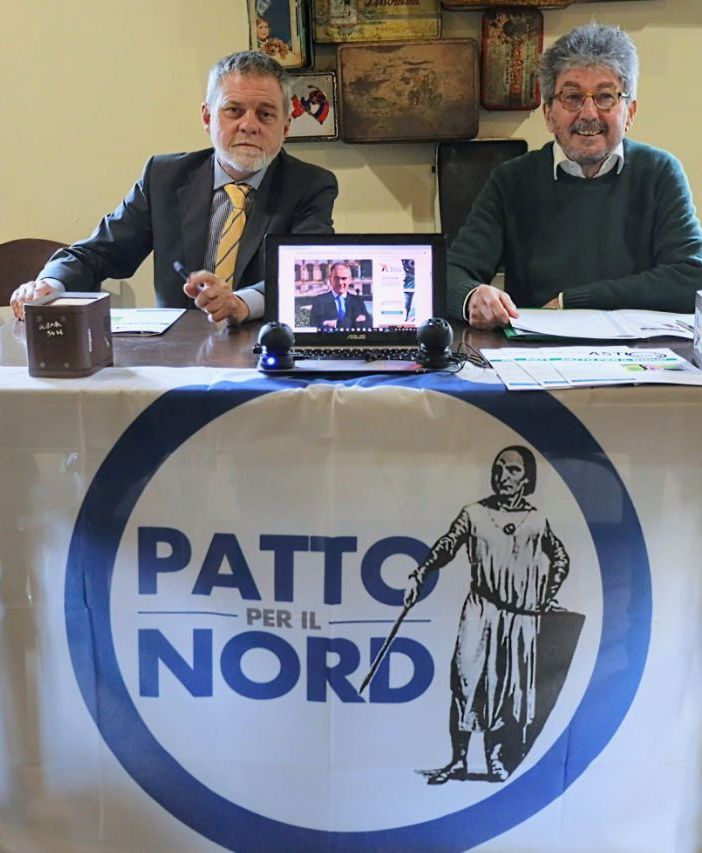 Nell'immagine (Merfephoto - Efrem Zanchettin) Luca Matteja (a sinistra) e Marco Crivelli. Nella foto sul PC il Segretario nazionale Grimoldi, che successivamente è intervenuto in video