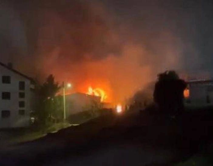 Le immagini del tragico incendio diffuse sui social