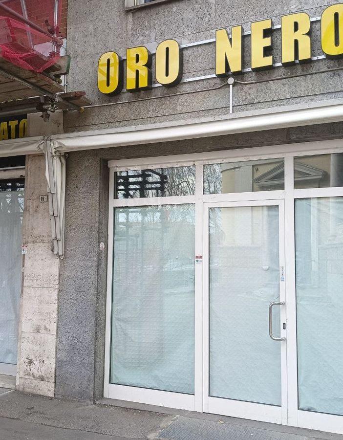 Dura poco l'avventura astigiana di &quot;Oro nero&quot;: chiuso il bar caffetteria di piazza Libertà che aveva preso il posto di Cahos