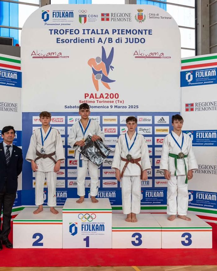 Mario Aloise sul podio