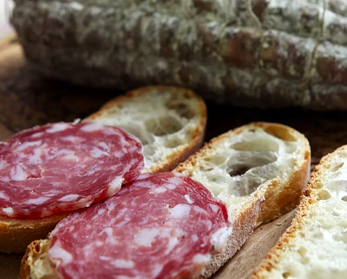 Pane e salame in giro per l'Astigiano