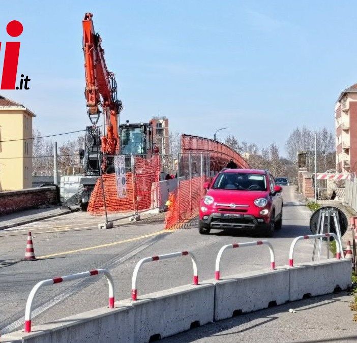 Un'immagine del ponte pedonale di corso Savona (Ph. Merfephoto - Efrem Zanchettin)