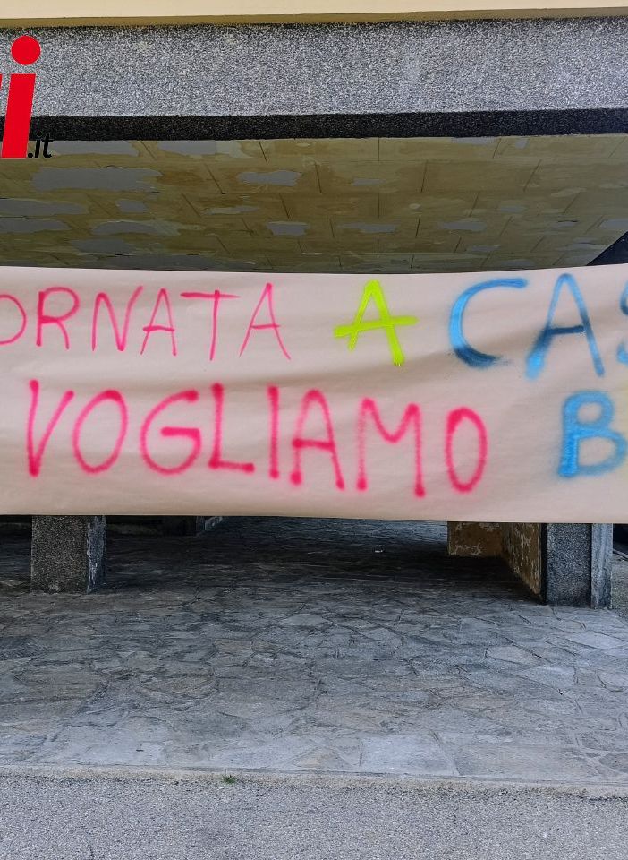 Gli striscioni preparati per festeggiare il suo ritorno a casa (ph. Merfephoto - Efrem Zanchettin)