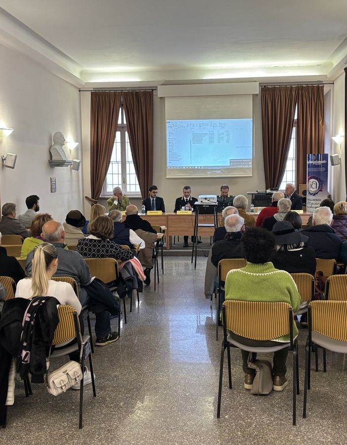 Asti, forze dell’ordine e anziani insieme contro le truffe: un confronto necessario
