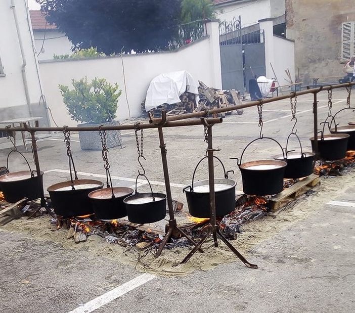 Le caudere vuote dopo una scorsa edizione della fagiolata