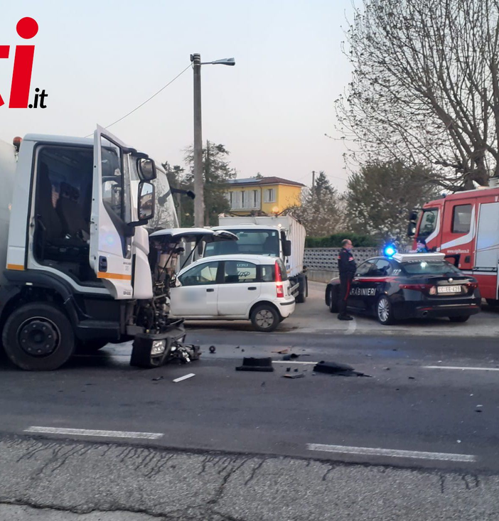 Immagini relative l'incidente avvenuto stamattina all'alba in frazione Palucco
