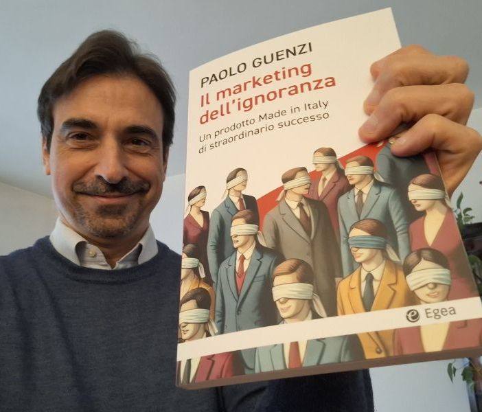 Un'immagine del professor Guenzi ritratto con il suo saggio