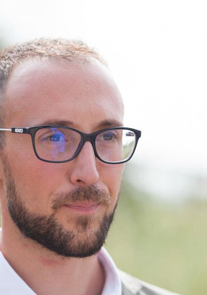 Vini, spezie, pastelli volativi e confetti di zucchero”. Lo storico Davide Chiolero racconta il suo libro dedicato alla cucina e all’alimentazione medievale.