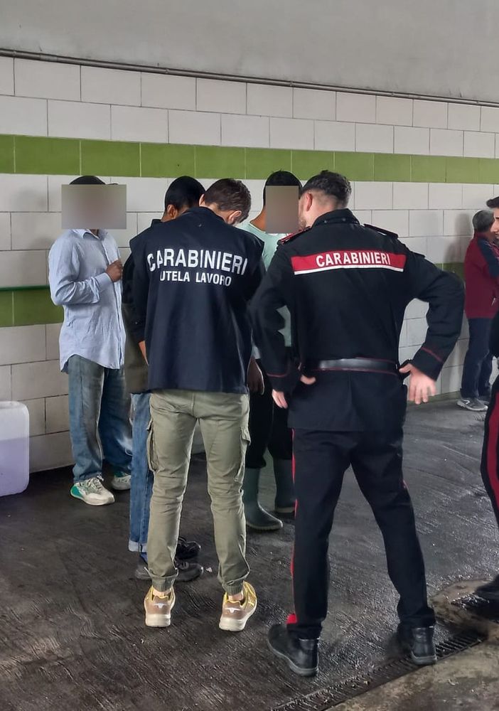 Due immagini dei controlli effettuati dall'Arma