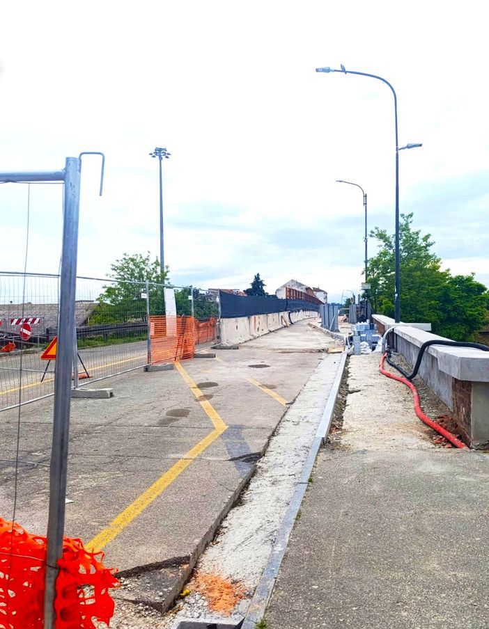 I lavori in corso sul ponte Ogerio Alfieri