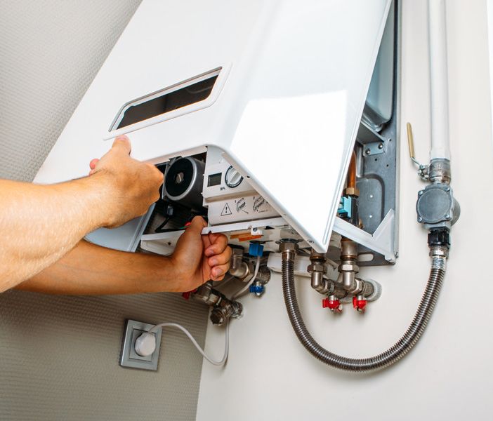 Come scegliere tra caldaie a condensazione, pompe di calore e sistemi ibridi: guida tecnica per impiantisti