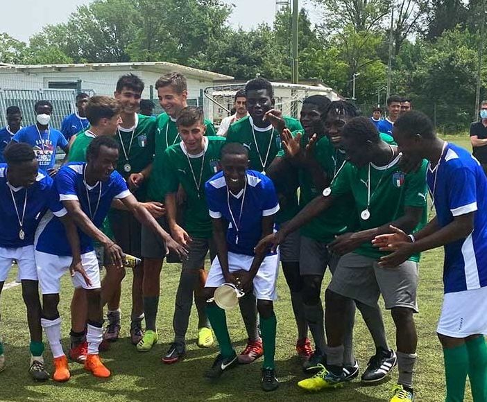 Squadra astigiana di minori rifugiati, vincitrice della fase interregionale del 'Refugee Teams'