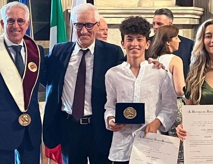 Conferita la Medaglia Laurenziana a uno studente dell'Istituto Penna