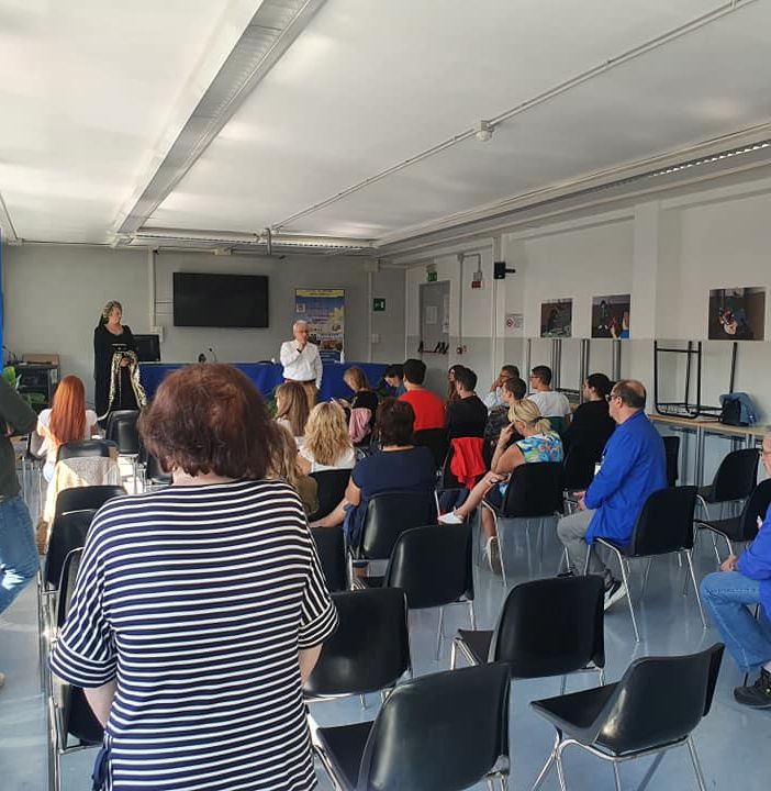 Due momenti della presentazione dell'iniziativa