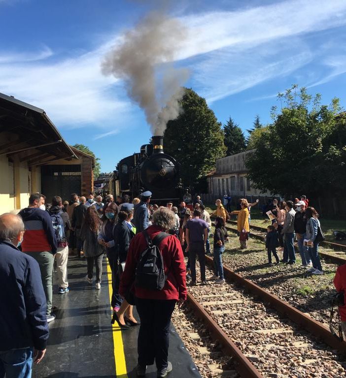 Grande successo per il ritorno dei treni storici sulla linea nota come “Ferrovia delle Langhe e del Monferrato” [VIDEO]
