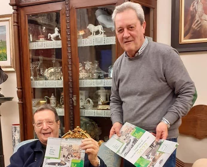 Nel giorno dell'addio al Papa emerito, il calendario della &quot;Comunità Laudato Si' - Vigna del Papa&quot; consegnato in Vaticano