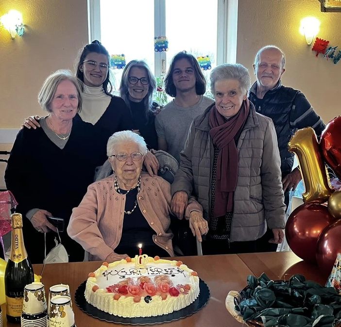 I festeggiamenti (foto Facebook Villa Cora)