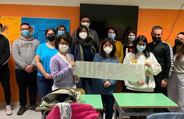Midori Kondo con alcuni studenti del corso