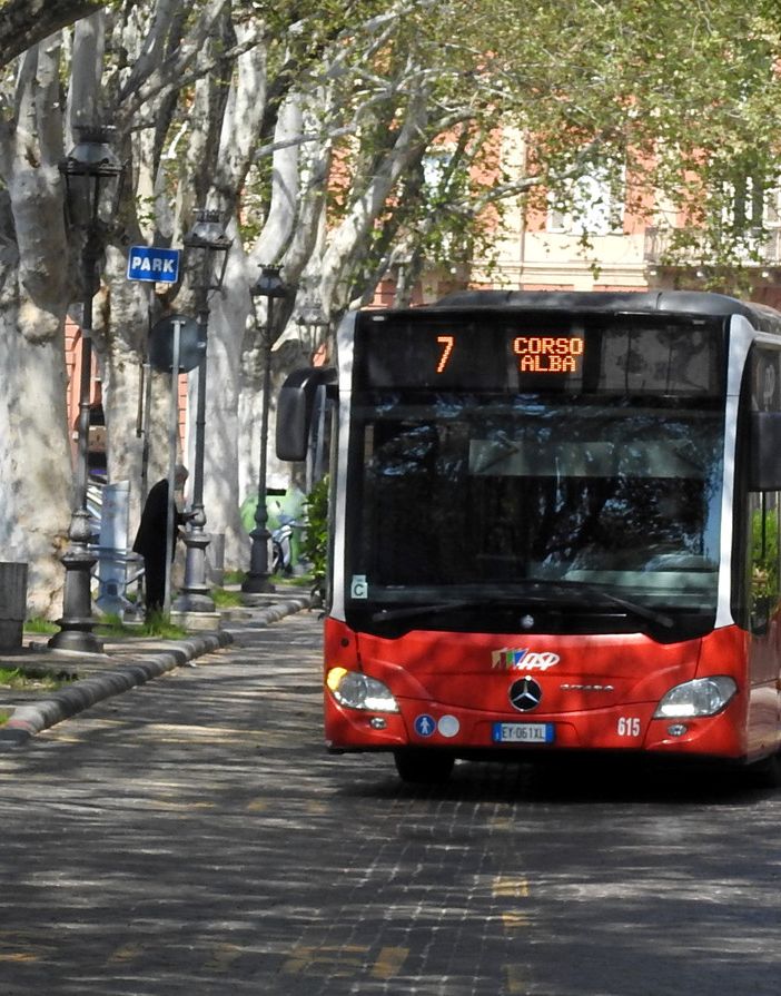 Chiusura di piazza Alfieri: variazioni di percorso dei bus cittadini