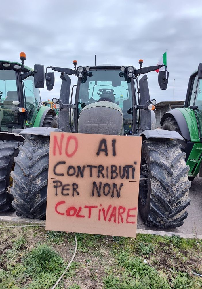 Una foto delle recenti proteste in Italia ( Foto pagina social New Agricolture che supporta le proteste degli agricoltori)