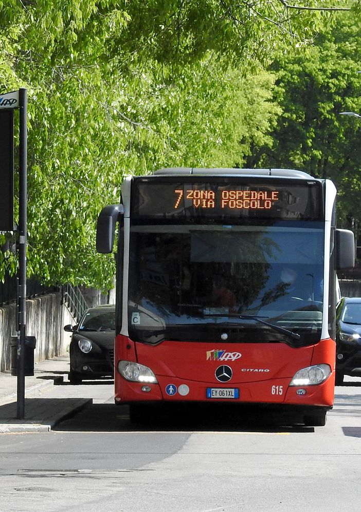 Un autobus operativo sulla linea 7