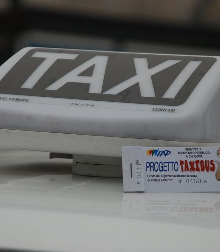 Non verrà interrotto il servizio del taxibus del sabato