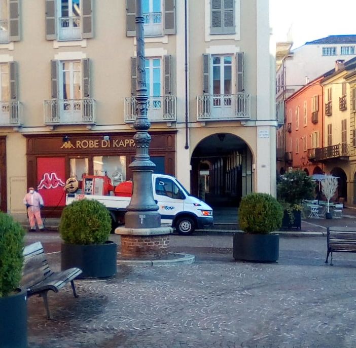 Intervento di Asp per la pulizia straordinaria del centro cittadino, tra piazza San Secondo e Statuto