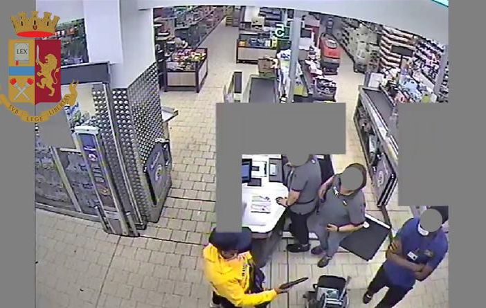 Arrestato dalla Squadra Mobile della questura il responsabile della rapina aggravata alla Lidl di Asti dello scorso giugno (VIDEO)
