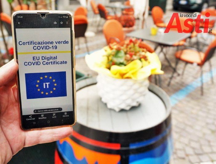 Green pass, il governo pensa all'obbligo da ottobre per dipendenti pubblici e per lavoratori di bar, ristoranti e palestre