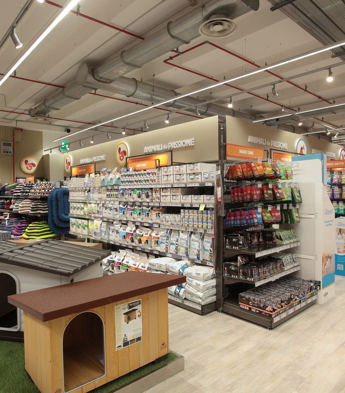 Due immagini (la seconda a fine articolo) del nuovo petstore nicese