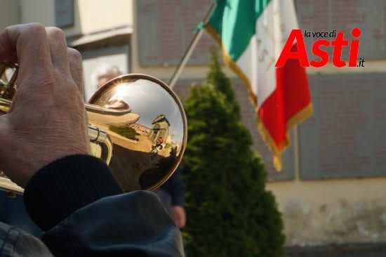 Immagine simbolica del 25 Aprile con il tricolore. Ad Asti