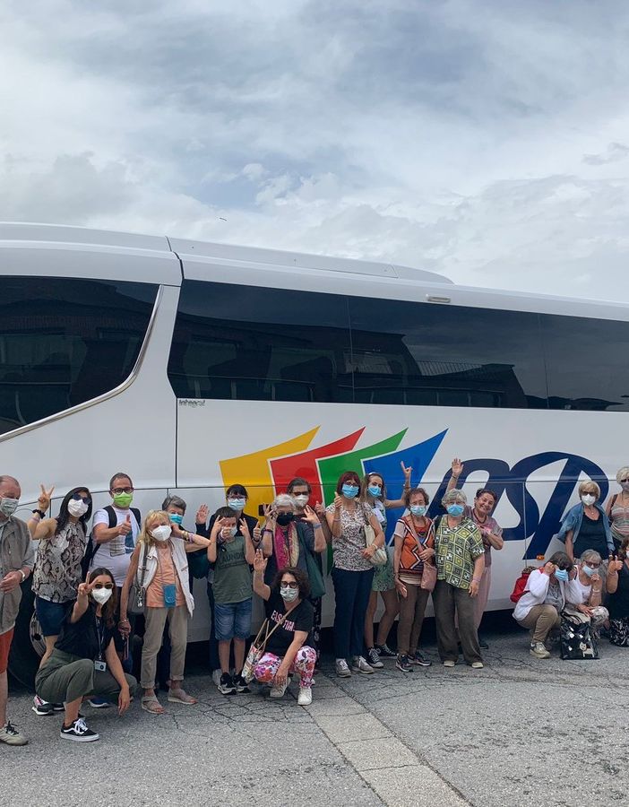 &quot;Asti in bus&quot;: partono i primi tour. Centinaia di astigiani sono già a bordo