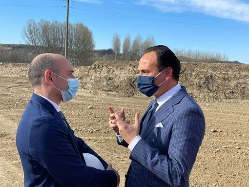 Il governatore Cirio e il sottosegretario Morelli sul cantiere per il completamento dell'autostrada