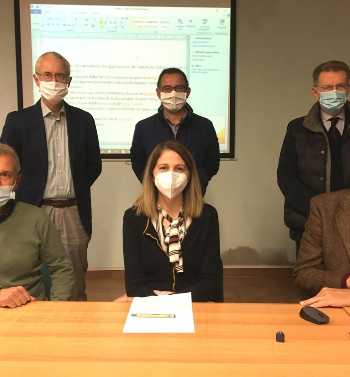 Il sindaco Anna Macchia con amministratori e tecnici intervenuti all'incontro pubblico